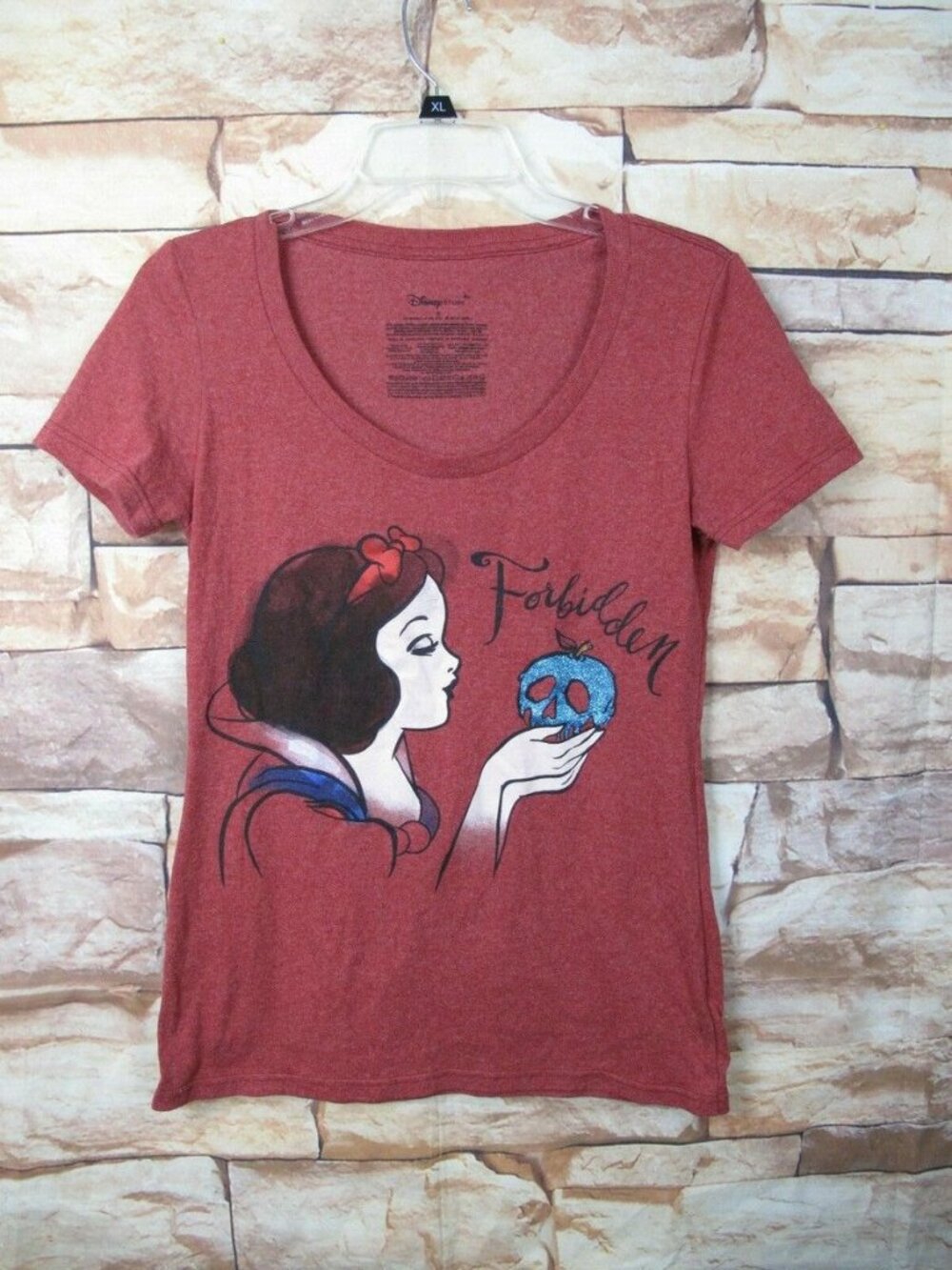 Disney Store Snow White “Forbidden” Graphic Tee – Red – Women’s 2X – EUC glitter
